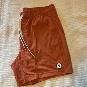 Vuori men’s Kore short lined XS